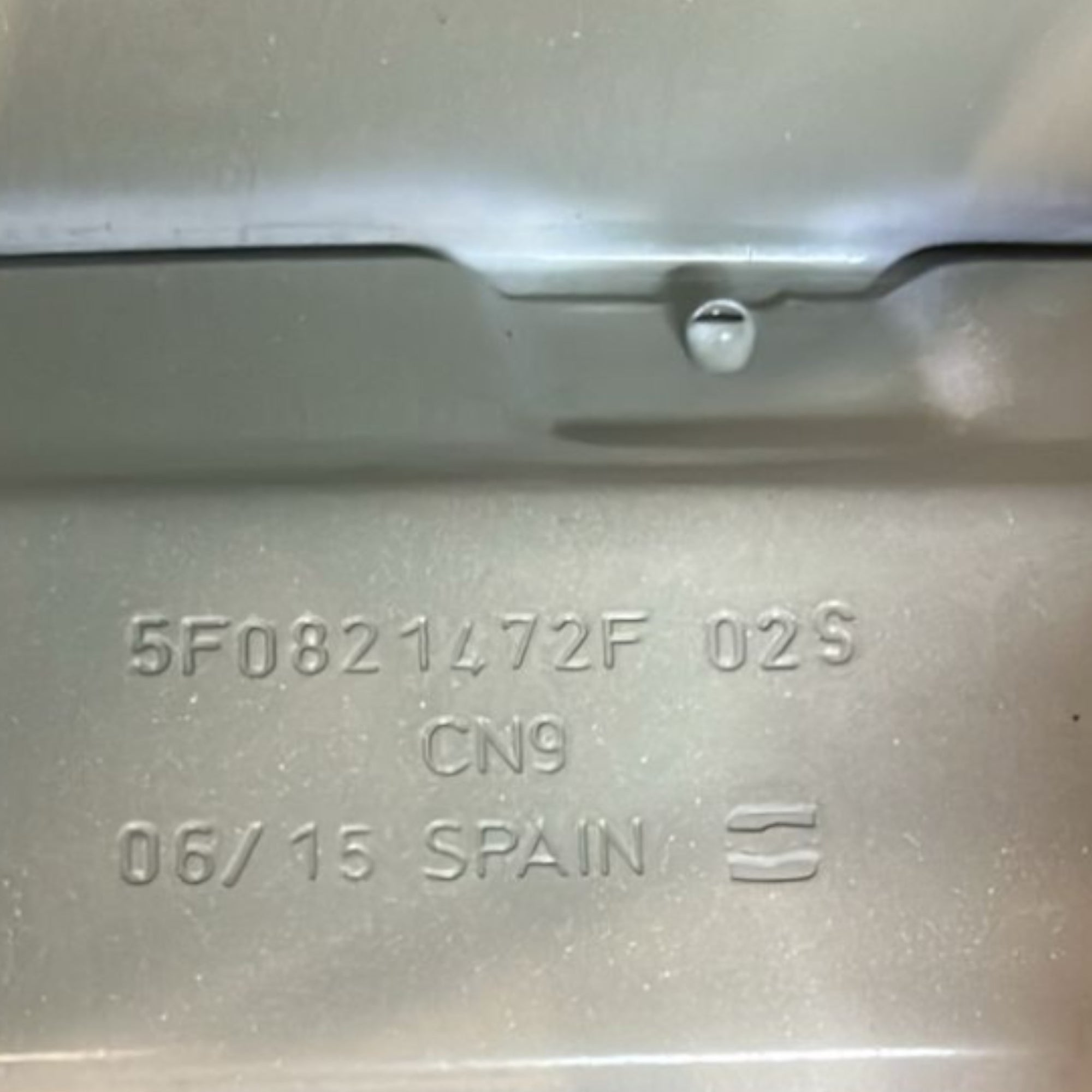 Asiento de guardabarros delantero derecho León III COD: 5F0821472F (2012> 2019)