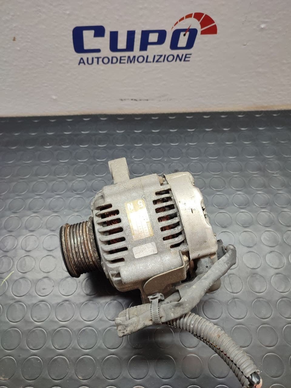 Alternatore Toyota Hilux 2.5 Diesel d4d cod 27060-30020 - F&amp;P CRASH SRLS - Ricambi Usati