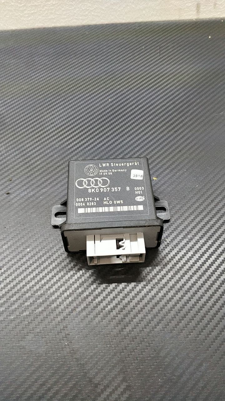 Centralina regolazione fari xenon Audi A4 8k cod 8k0907357b - F&amp;P CRASH SRLS - Ricambi Usati