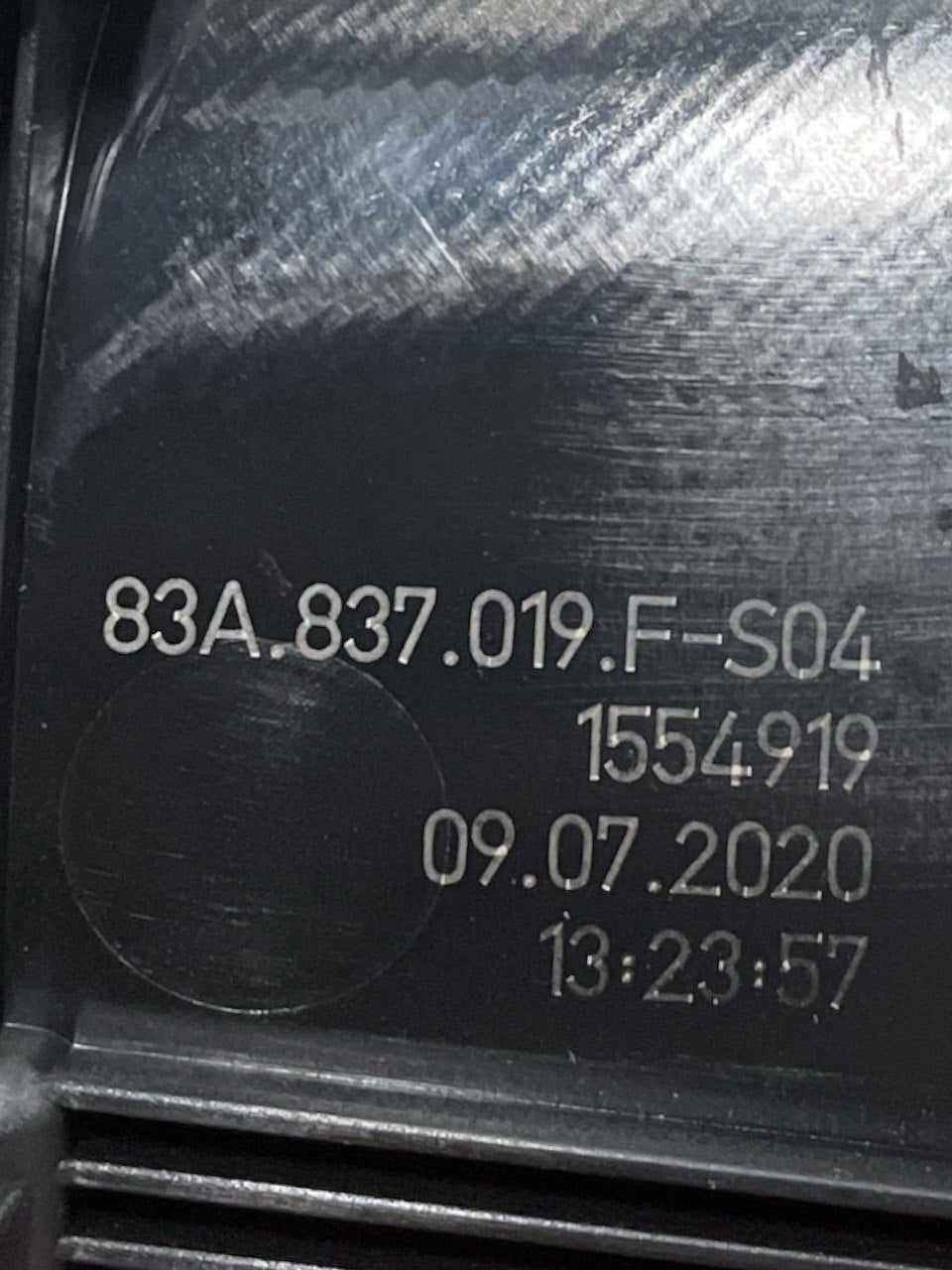 Maniglia interna posteriore sinistra Audi Q3 (2018>) cod:83a837019f - F&P CRASH SRLS - Ricambi Usati