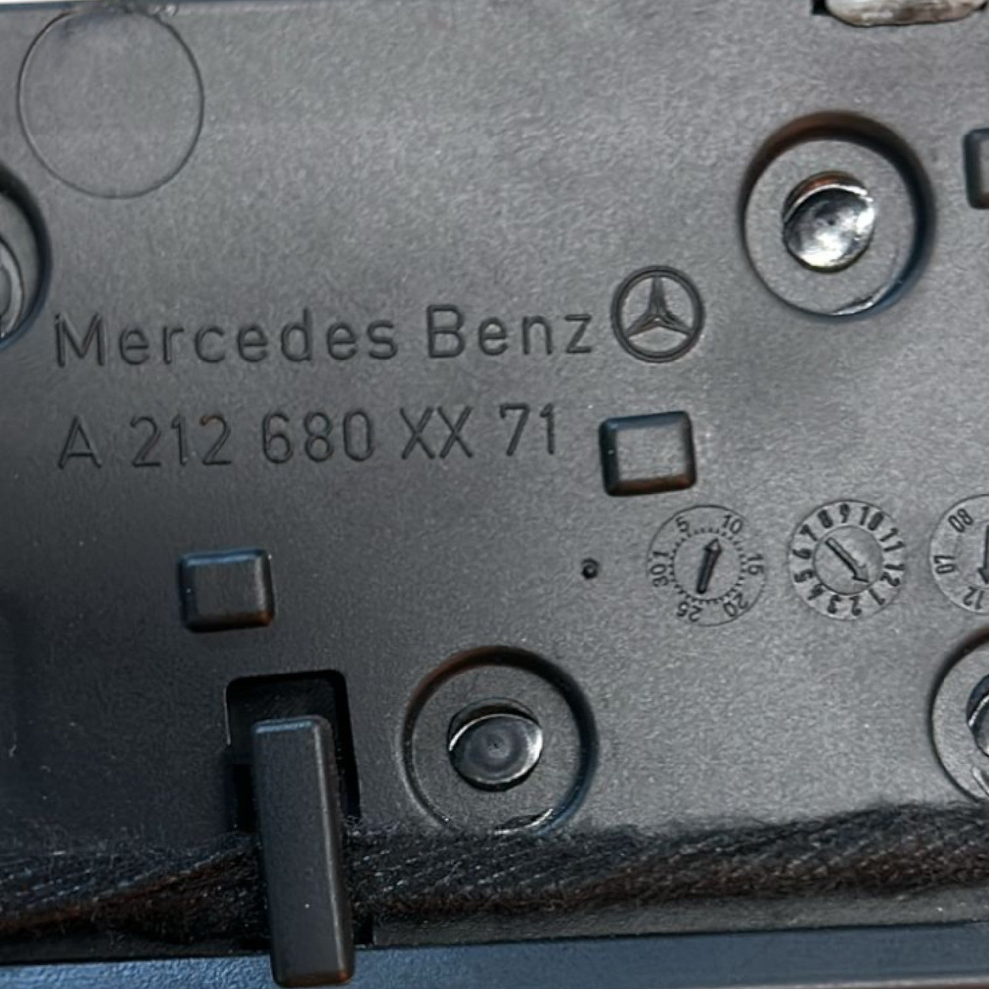 Modanatura cruscotto Mercedes Benz Classe A W212 cod:A212680XX71 (2009 > 2016) + Bocchette Aria - F&P CRASH SRLS - Ricambi Usati