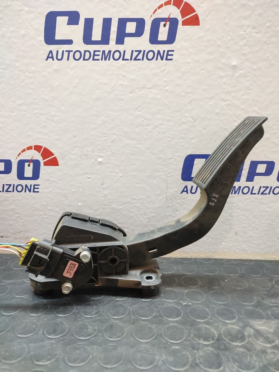 Pedale acceleratore KIA VENGA 1.4 2012 cod: 32727-1p200 - F&amp;P CRASH SRLS - Ricambi Usati