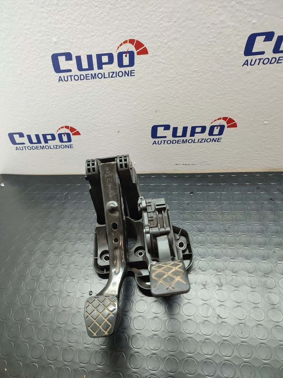 Pedali ( freno + acceleratore ) Audi A1 sportback cod 6r1721058d - F&amp;P CRASH SRLS - Ricambi Usati