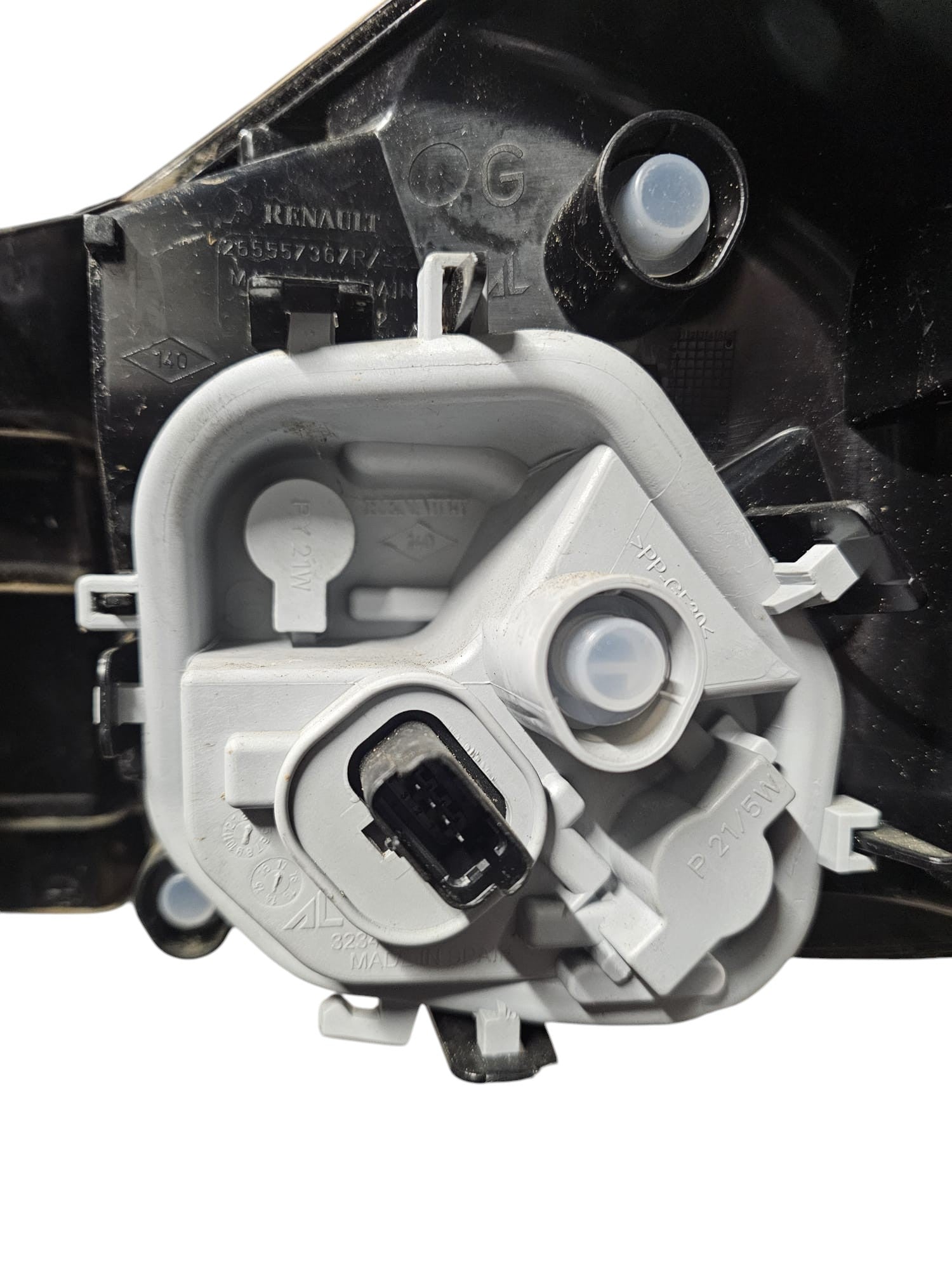 Stop / Fanale Alogeno Posteriore Esterno Sinistro Renault Captur I Cod:265557367R (2013 - 2019) - F&P CRASH SRLS - Ricambi Usati