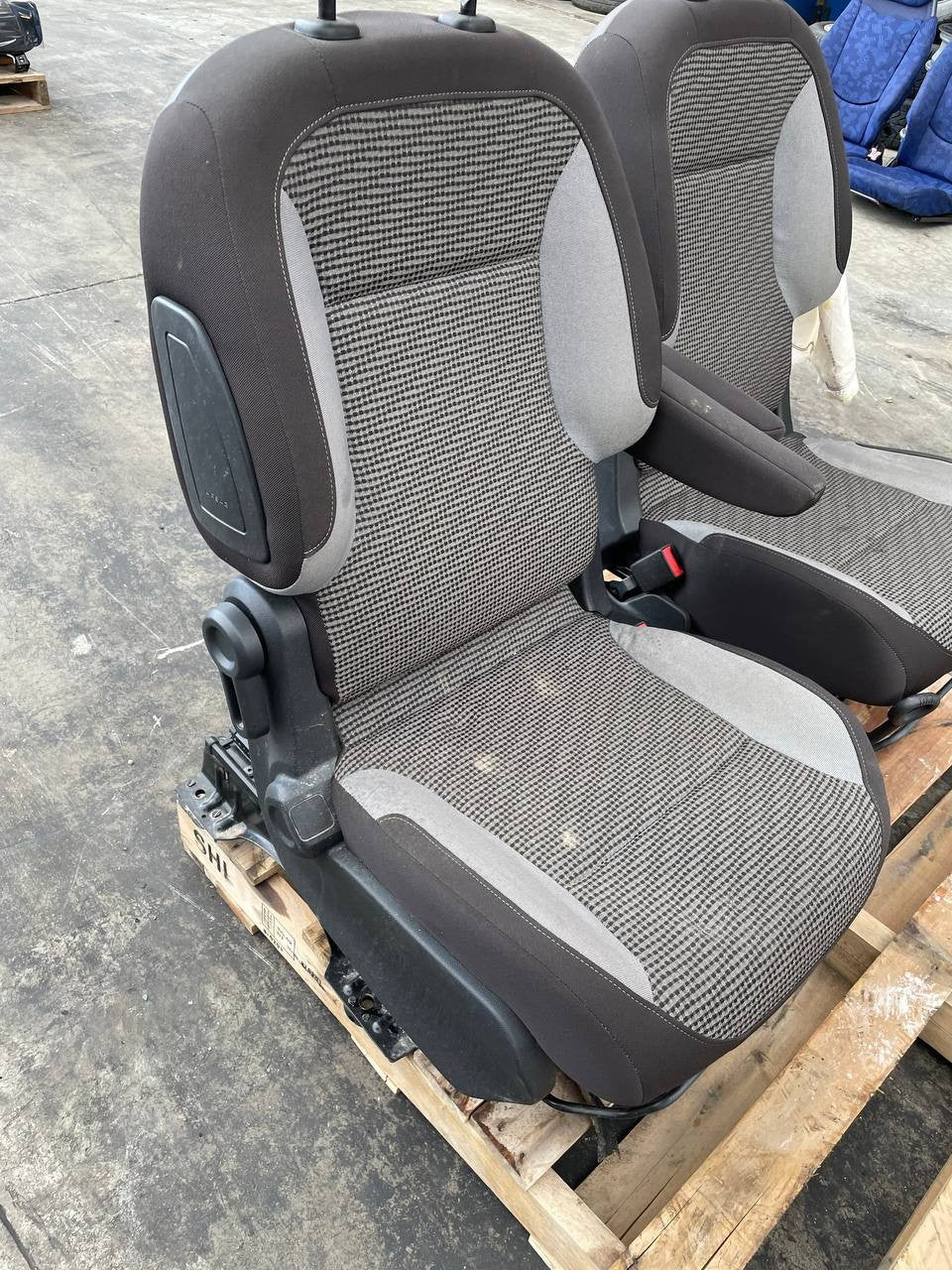 Tappezzeria Peugeot Partner 5p 2012 - F&P CRASH SRLS - Ricambi Usati