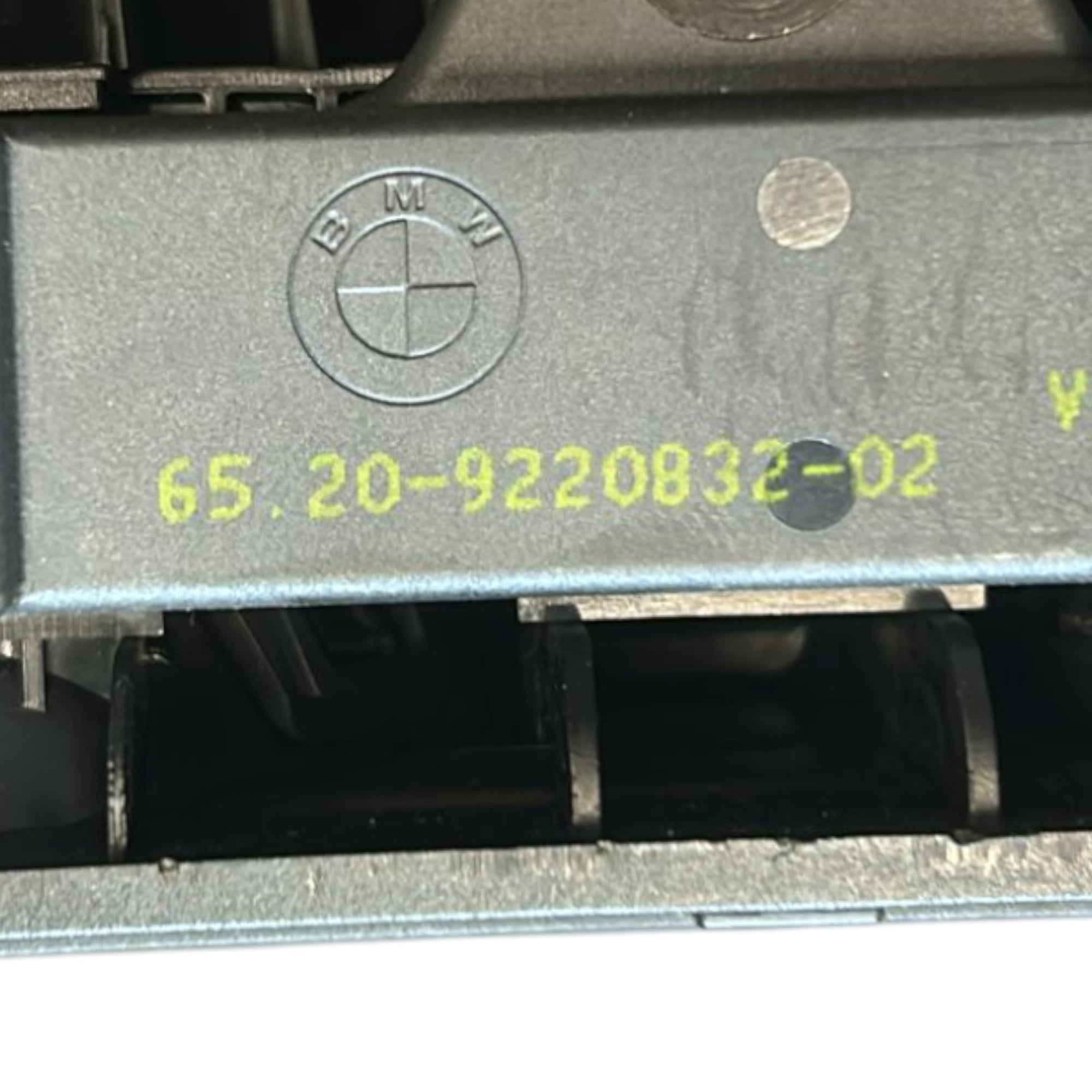 Vano Porta Bevande + Centralina Antenna BMW Serie 1 (F20) cod.9207320 (2011 > 2019) cod.9220832 - 02 - F&P CRASH SRLS - Ricambi Usati