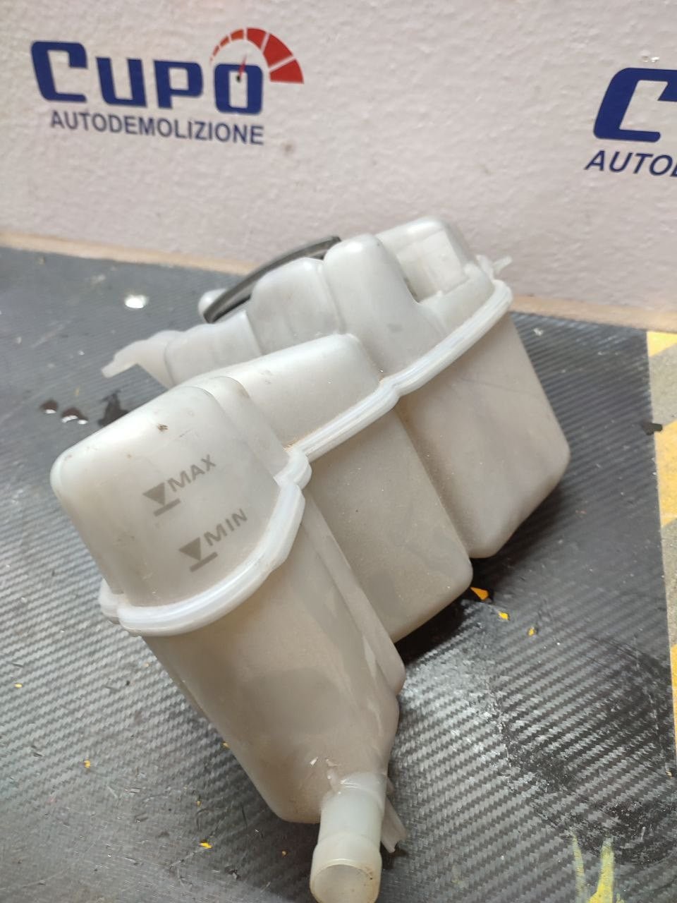 Vaschetta espansione radiatore Audi A8 4h cod 4h0121403h - F&P CRASH SRLS - Ricambi Usati